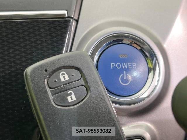 Toyota PRIUS ALPHA 2015-10 282492-5