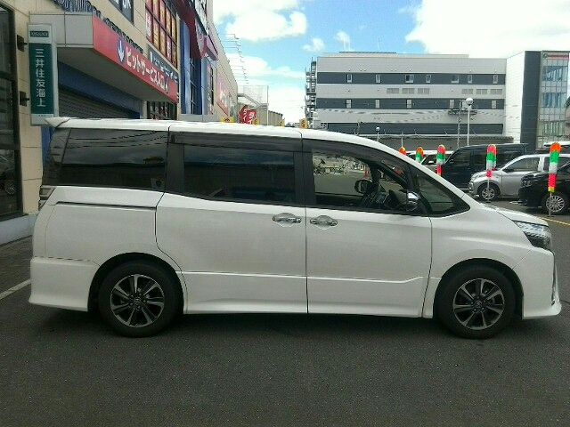 Toyota VOXY 2019-04 7750-16