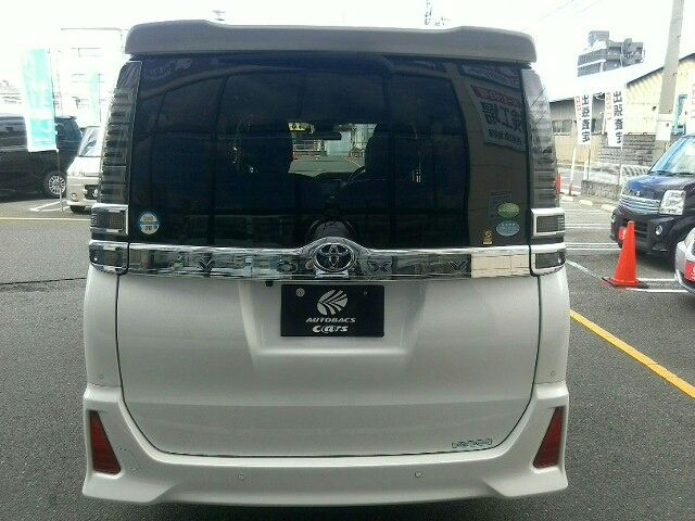 Toyota VOXY 2019-04 7750-4