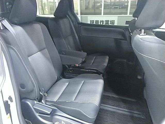 Toyota VOXY 2019-04 7750-11
