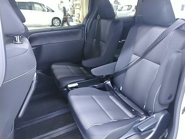 Toyota VOXY 2019-04 7750-12