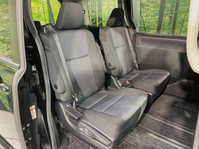 Toyota VOXY 2014-10 18215-9
