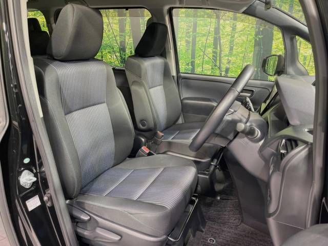 Toyota VOXY 2014-10 18215-8