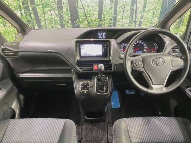 Toyota VOXY 2014-10 18215-1