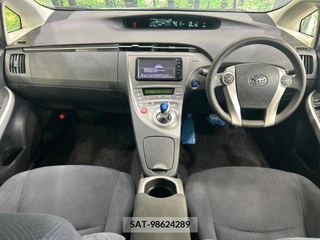 Toyota PRIUS 2015-09 382701-1