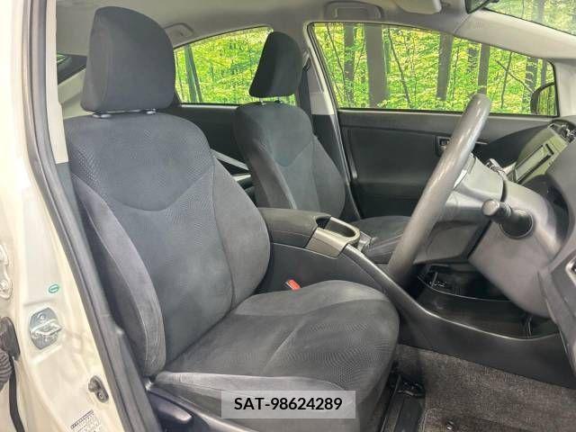 Toyota PRIUS 2015-09 382701-8