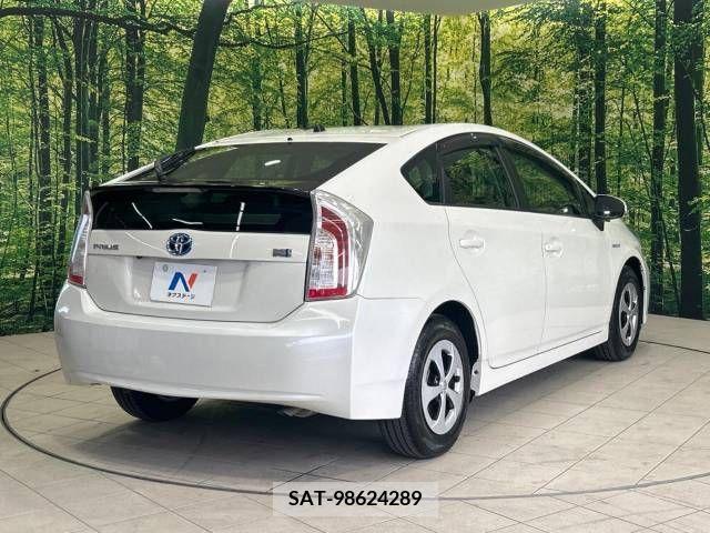 Toyota PRIUS 2015-09 382701-17