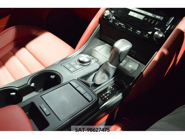 Lexus IS 2021-06 275412-8