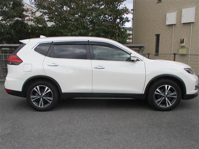 Nissan X-TRAIL 2017-07 18132-6