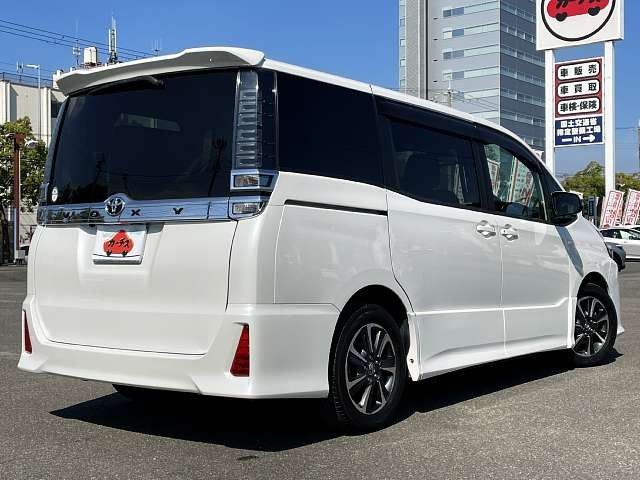 Toyota VOXY 2017-09 22182-2