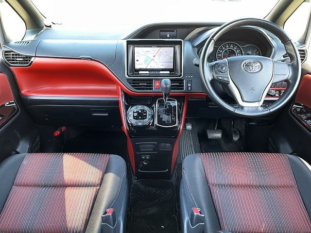 Toyota VOXY 2017-09 22182-1