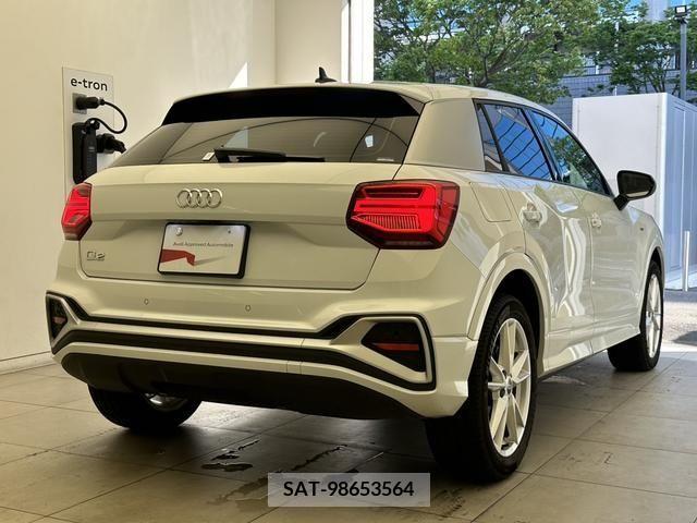 Audi Q2 2022-09 318017-1