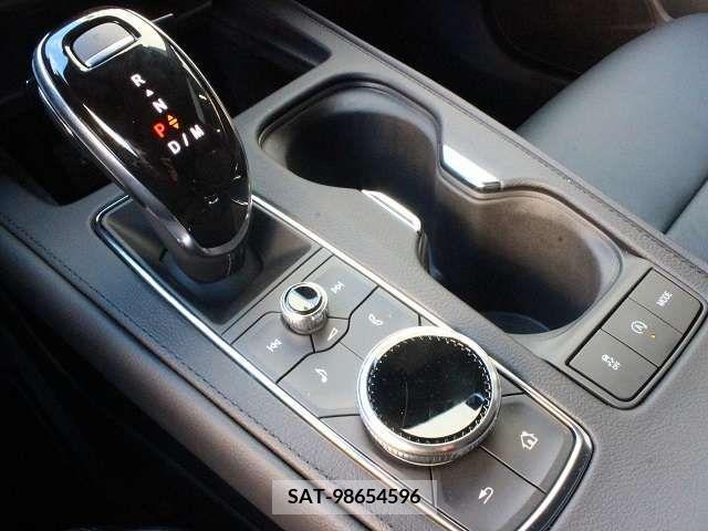 Cadillac XT4 2022-02 208194-12