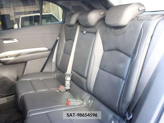 Cadillac XT4 2022-02 208194-11