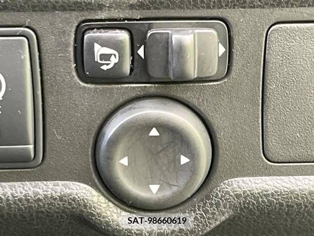Nissan NOTE 2014-03 252045-7
