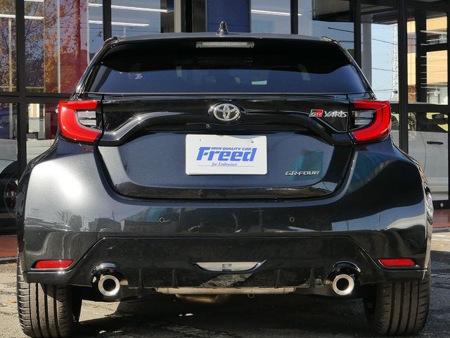 Toyota YARIS 2023-10 190674-9