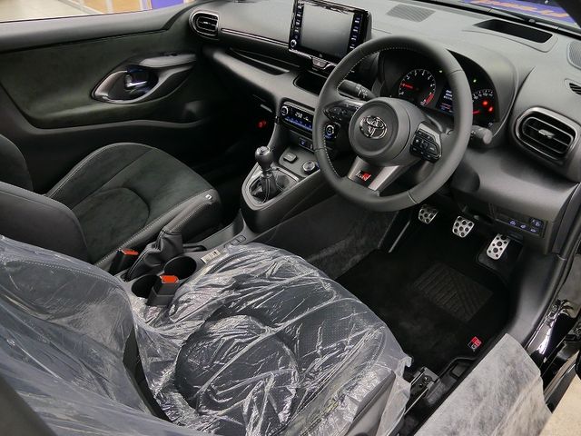 Toyota YARIS 2023-10 190674-14