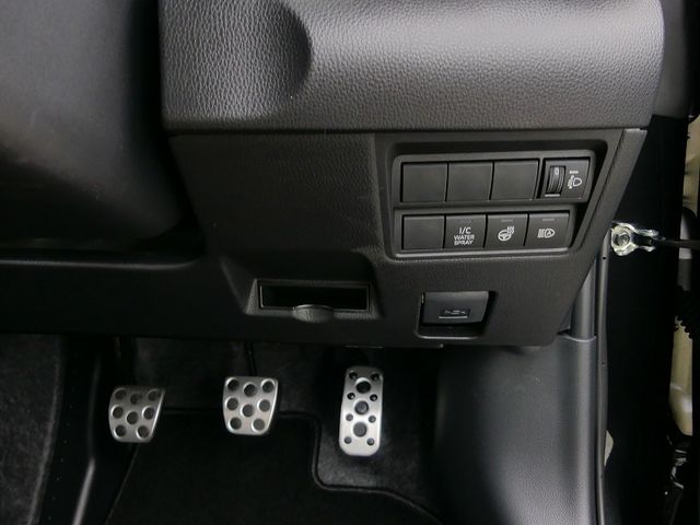 Toyota YARIS 2023-10 190674-11
