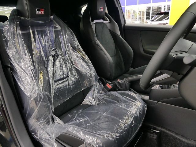 Toyota YARIS 2023-10 190674-15