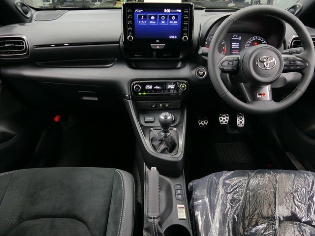 Toyota YARIS 2023-10 190674-2