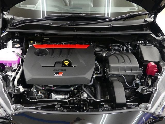 Toyota YARIS 2023-10 190674-19
