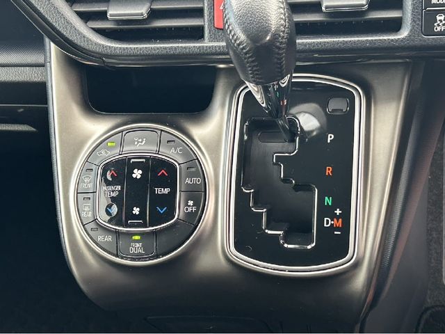 Toyota VOXY 2014-06 183888-15