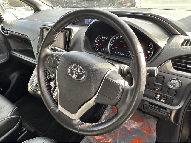 Toyota VOXY 2014-06 183888-9