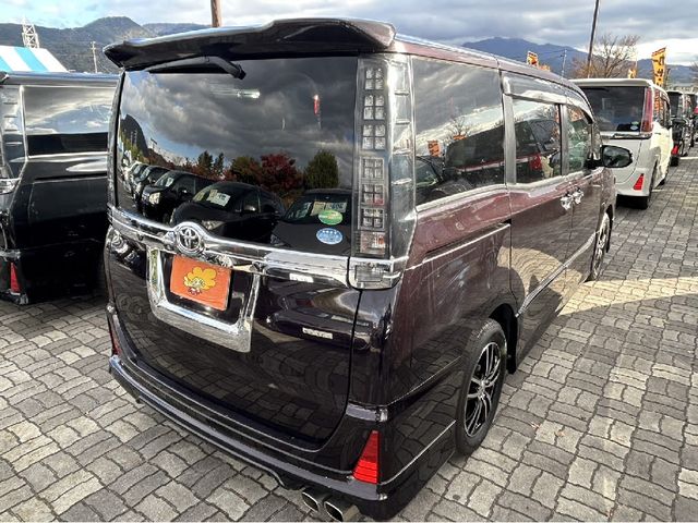 Toyota VOXY 2014-06 183888-2