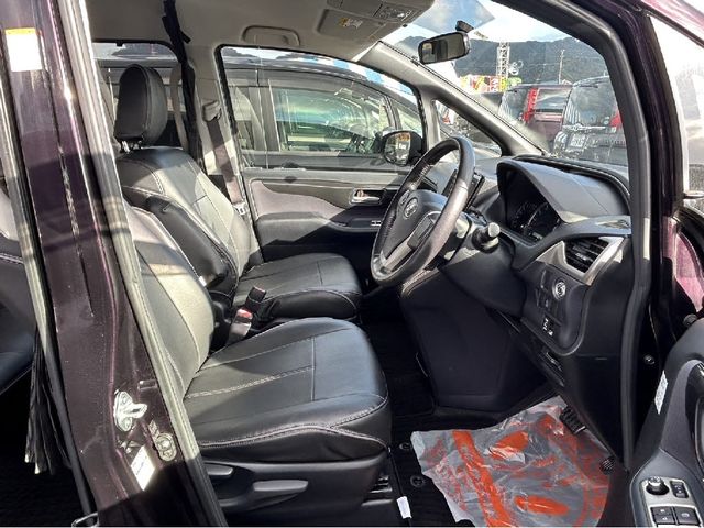 Toyota VOXY 2014-06 183888-4