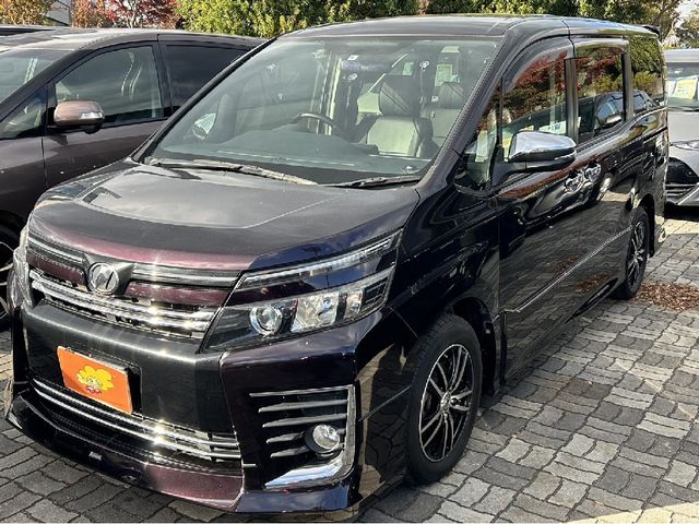 Toyota VOXY 2014-06 183888-1