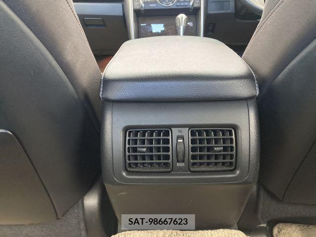 Toyota MARK X 2013-03 209169-24