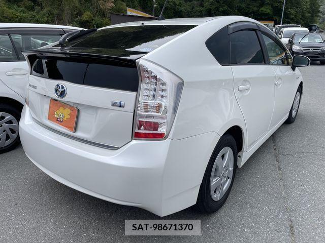Toyota PRIUS 2011-11 282140-2
