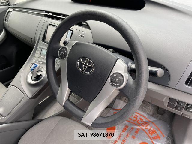 Toyota PRIUS 2011-11 282140-8