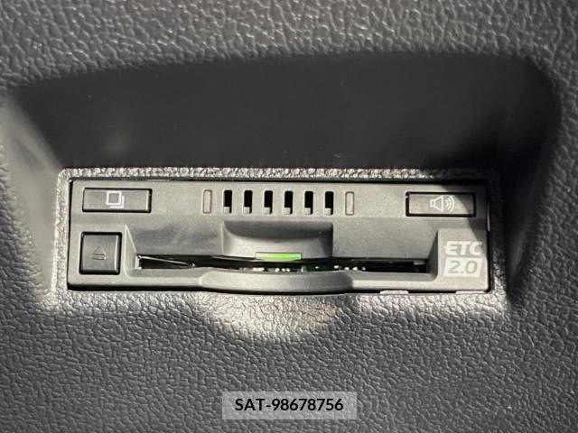 Toyota PRIUS 2018-03 366408-7