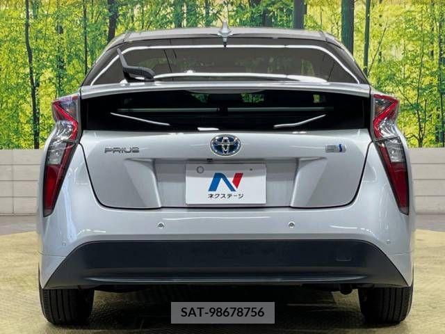 Toyota PRIUS 2018-03 366408-15