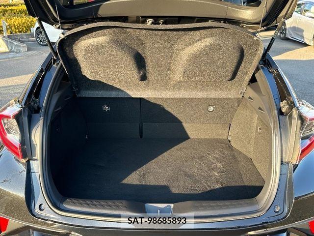 Toyota C-HR 2018-07 264196-12