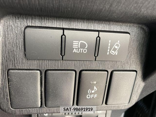 Toyota PRIUS ALPHA 2019-04 372862-8
