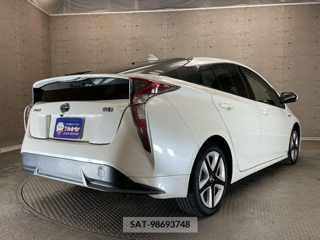 Toyota PRIUS 2015-12 281828-3