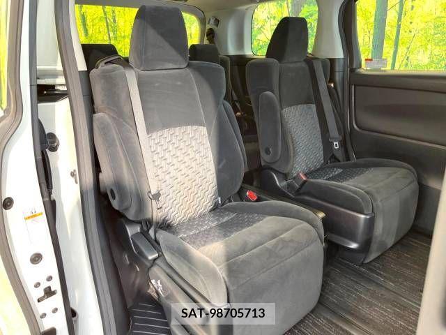 Toyota VELLFIRE 2017-05 369740-8