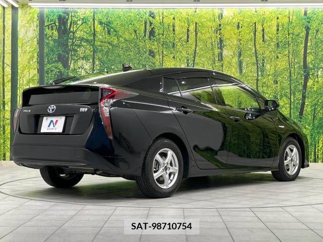 Toyota PRIUS 2016-06 221213-17