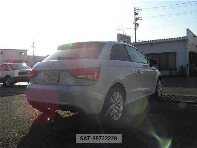 Audi A1 2013-11 253377-7