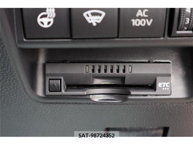 Toyota AQUA 2023-05 331906-12
