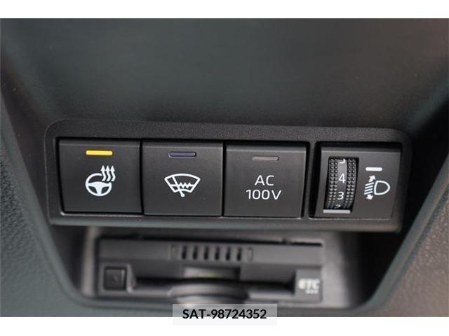 Toyota AQUA 2023-05 331906-11