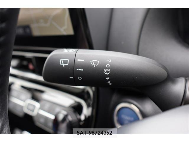 Toyota AQUA 2023-05 331906-15