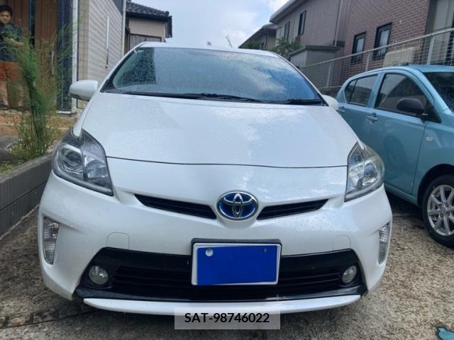 Toyota PRIUS 2014-02 393451-1