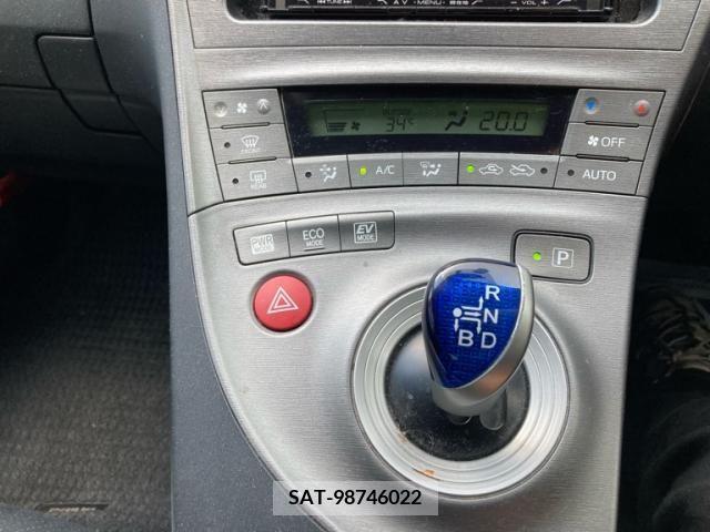 Toyota PRIUS 2014-02 393451-17