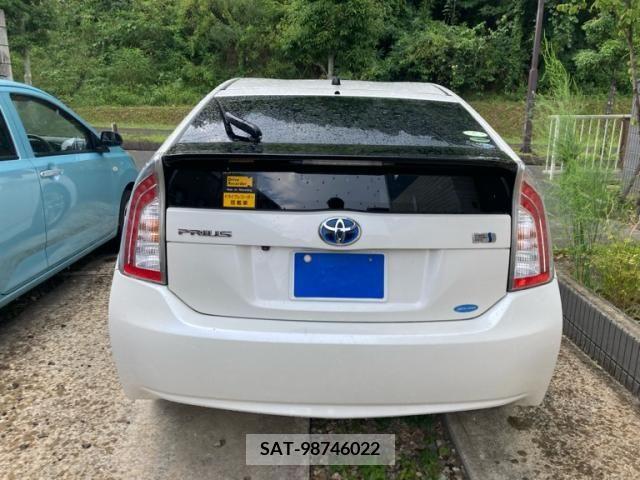 Toyota PRIUS 2014-02 393451-2