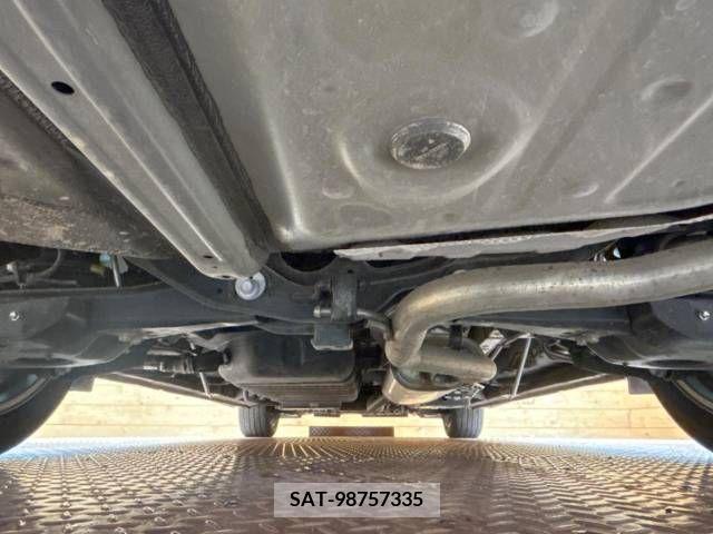 Toyota VELLFIRE 2017-04 299385-19