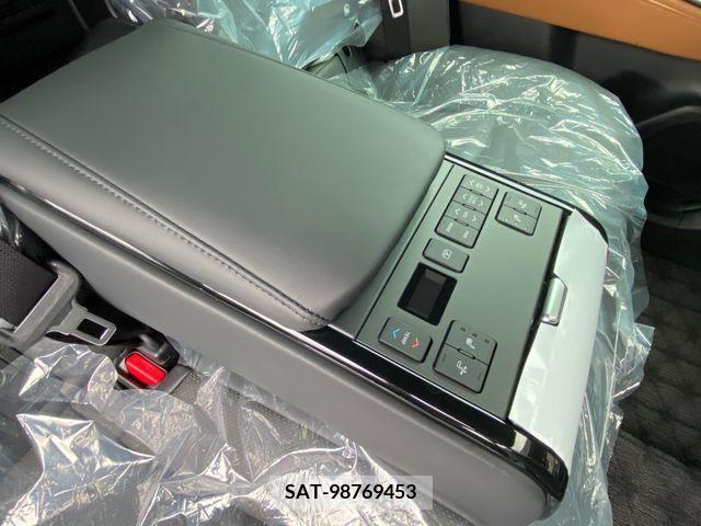 Toyota CROWN 2023-04 200635-24