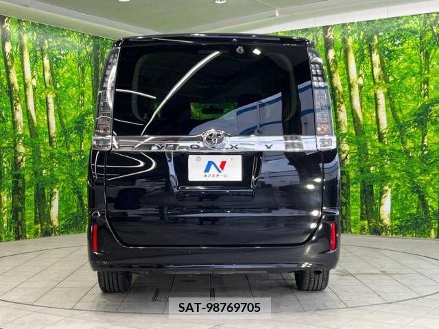 Toyota VOXY 2014-07 289086-17